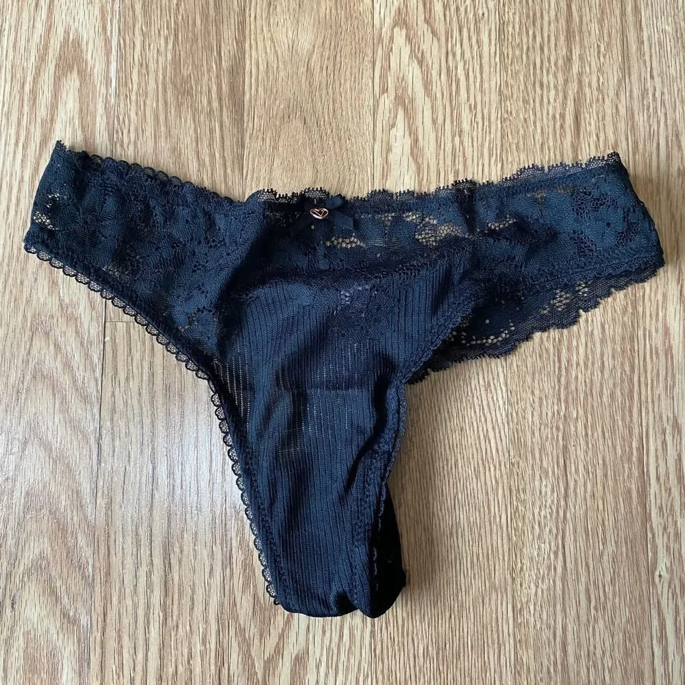 Victoria's Secret Lace Thong Black Small